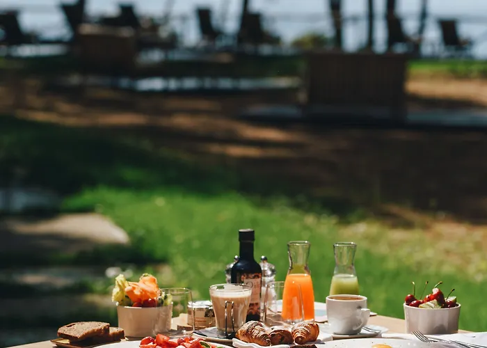 Lanthia Santa Maria Navarrese