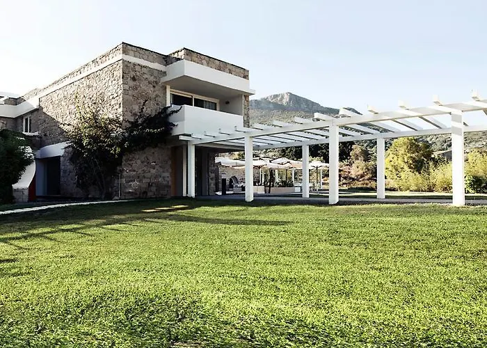 Lanthia Santa Maria Navarrese